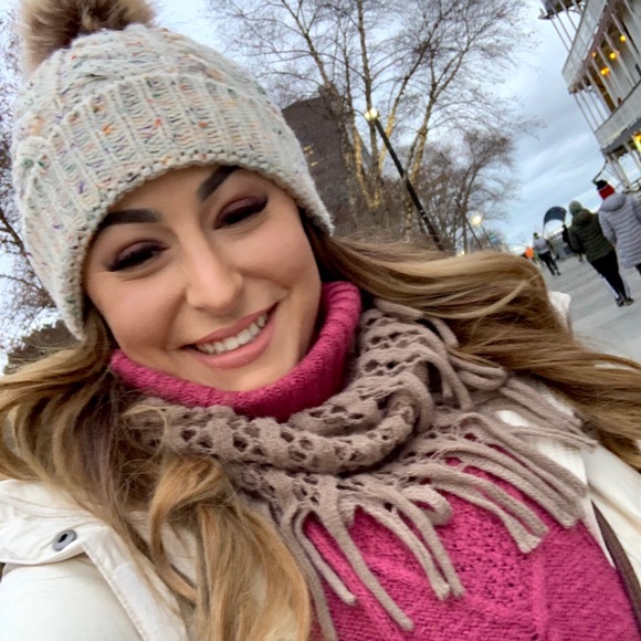 Meet your Posher, Heather - Picture 2 of 7